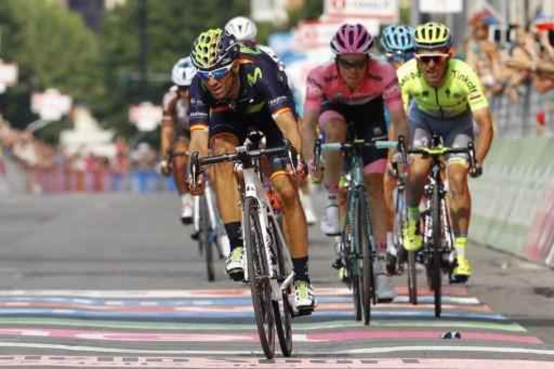 Matteo Trentin sprint als duivel uit doosje naar zege in Pinerolo