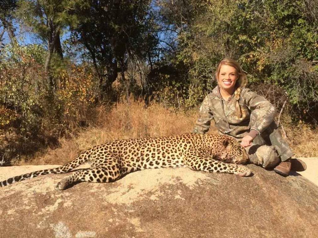 Kendall Jones krijgt bakken kritiek voor opvallende foto's met dieren