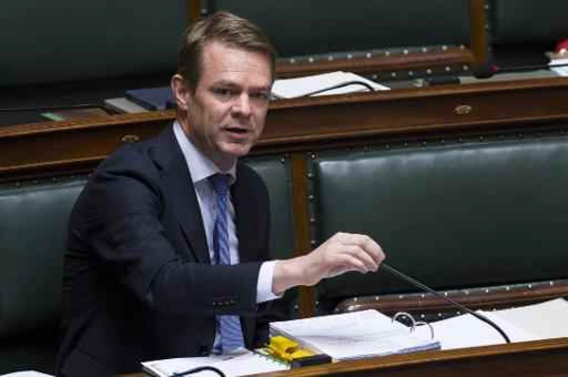 "Regering moet meer rekening houden met de minderheid"