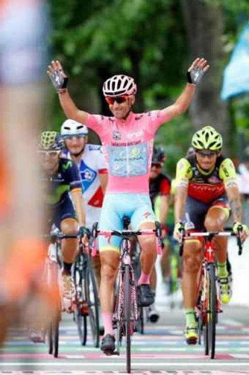 Arndt pakt slotrit Giro na diskwalificatie Nizzolo
