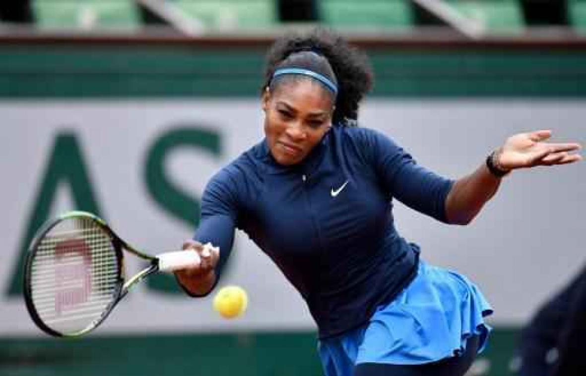 Titelverdedigster Serena Williams stoot door naar kwartfinales
