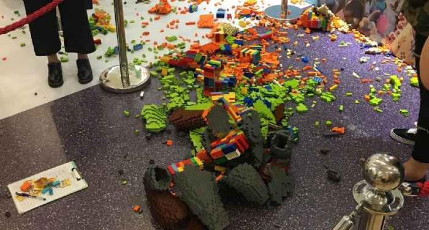Kind vernielt per ongeluk peperduur Lego-kunstwerk