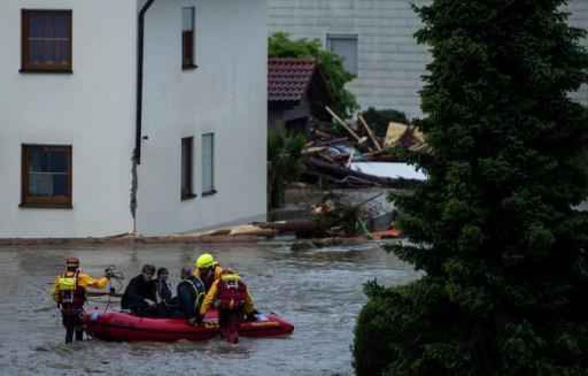 Duikers bergen drie doden in overstroomd gebied in Neder-Beieren