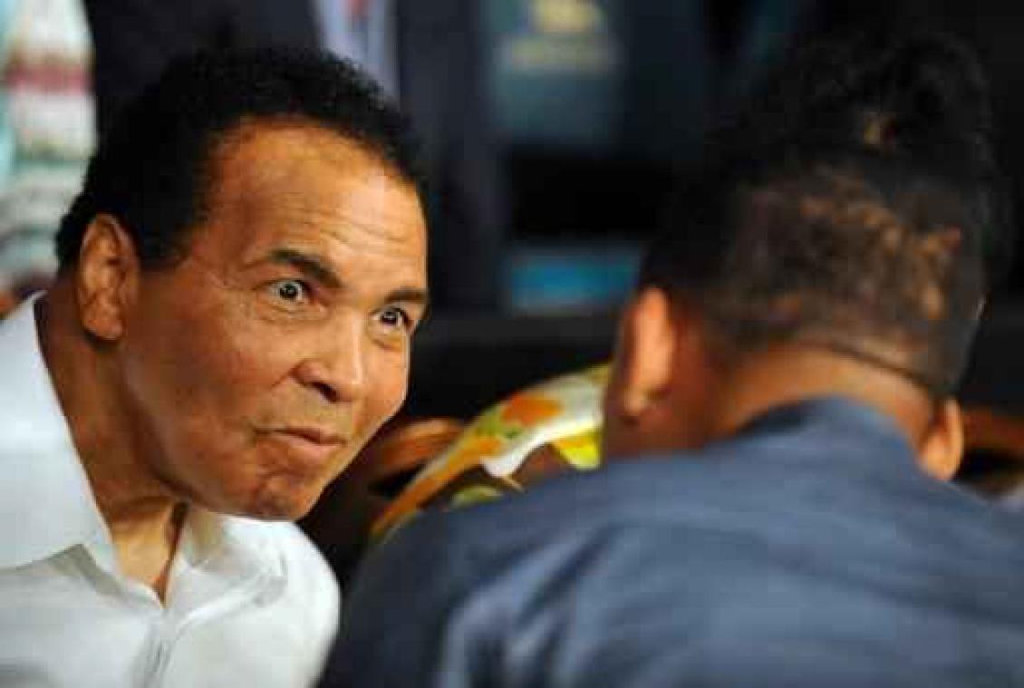 Muhammad Ali belandt met ademhalingsproblemen in ziekenhuis