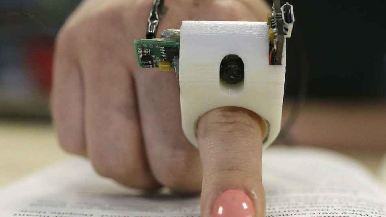 De FingerReader laat blinden lezen met hun wijsvinger