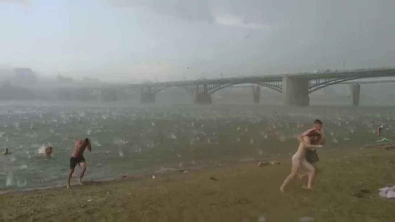 Hagelstorm in Siberië lijkt op tafereel uit de apocalyps