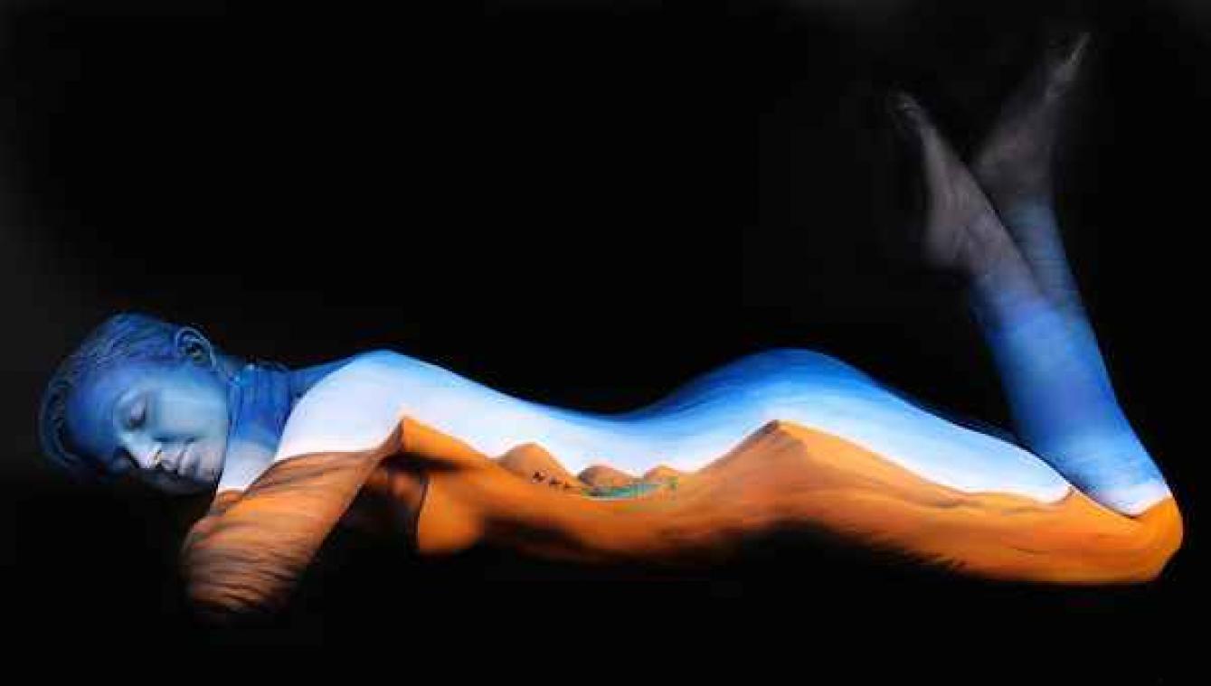 Deze prachtige body paint beelden bewijzen dat je geen photoshop nodig hebt om surrealisme te maken