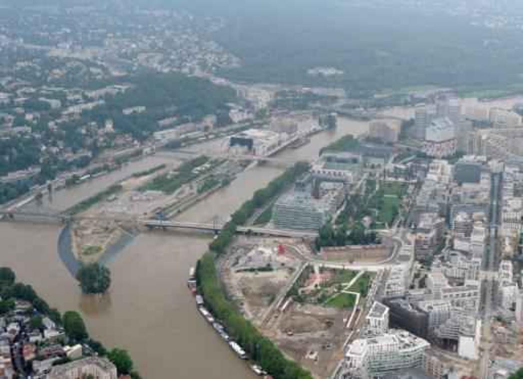 Waterpeil van de Seine in Parijs daalt langzaam