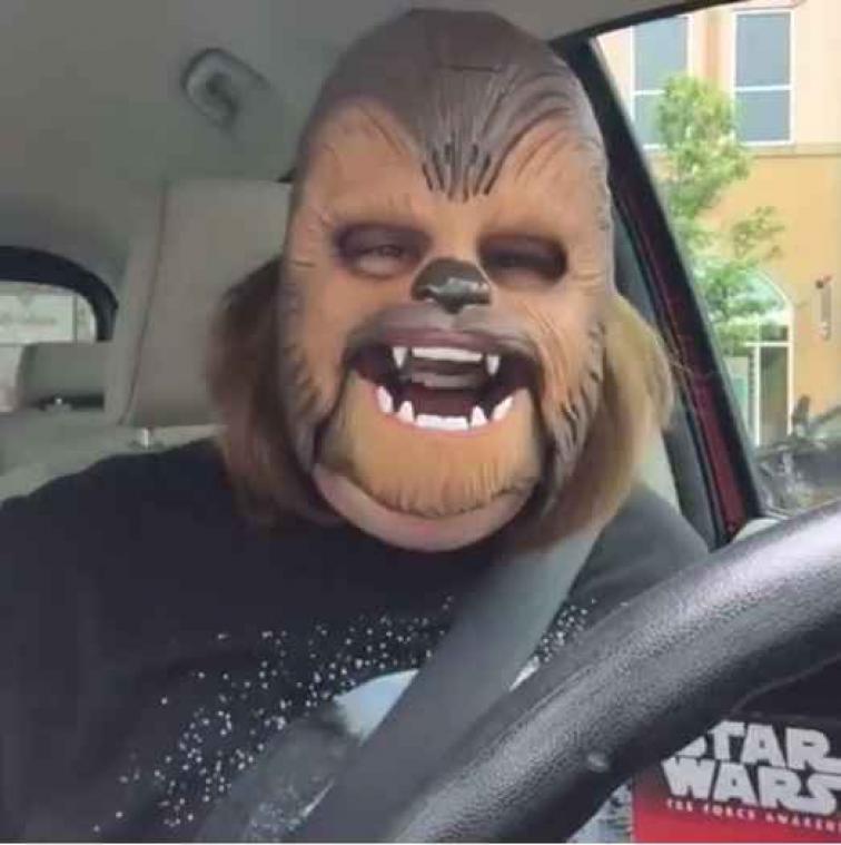 Chewbacca-moeder zwemt nu in het geld