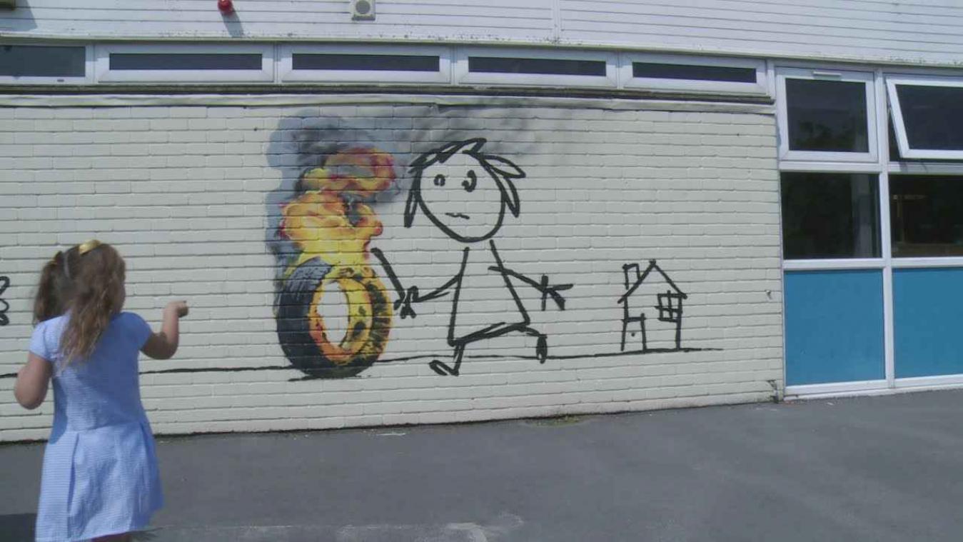 Banksy bedankt Britse school met muurtekening
