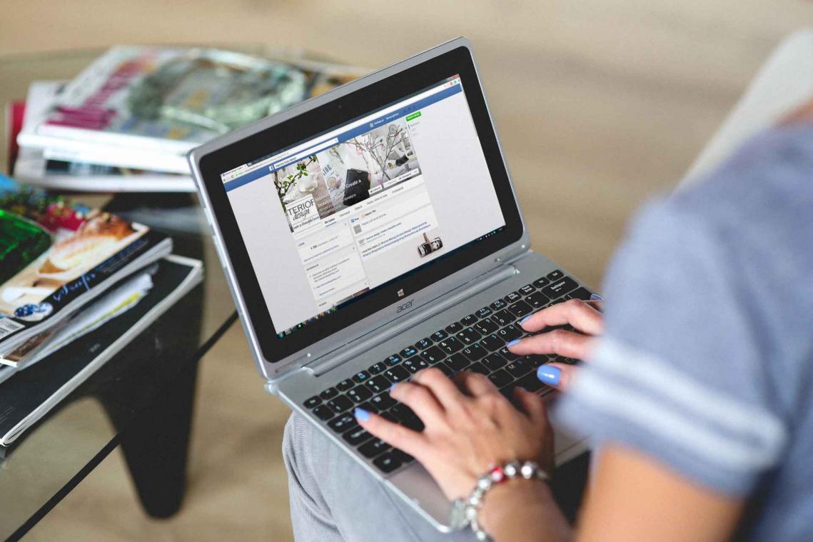 Facebooken op het werk bevordert de creativiteit