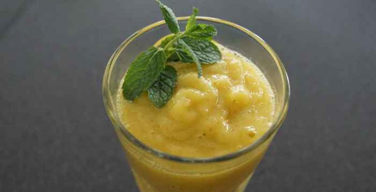 Deze lekkere smoothie vermindert je hooikoortsklachten
