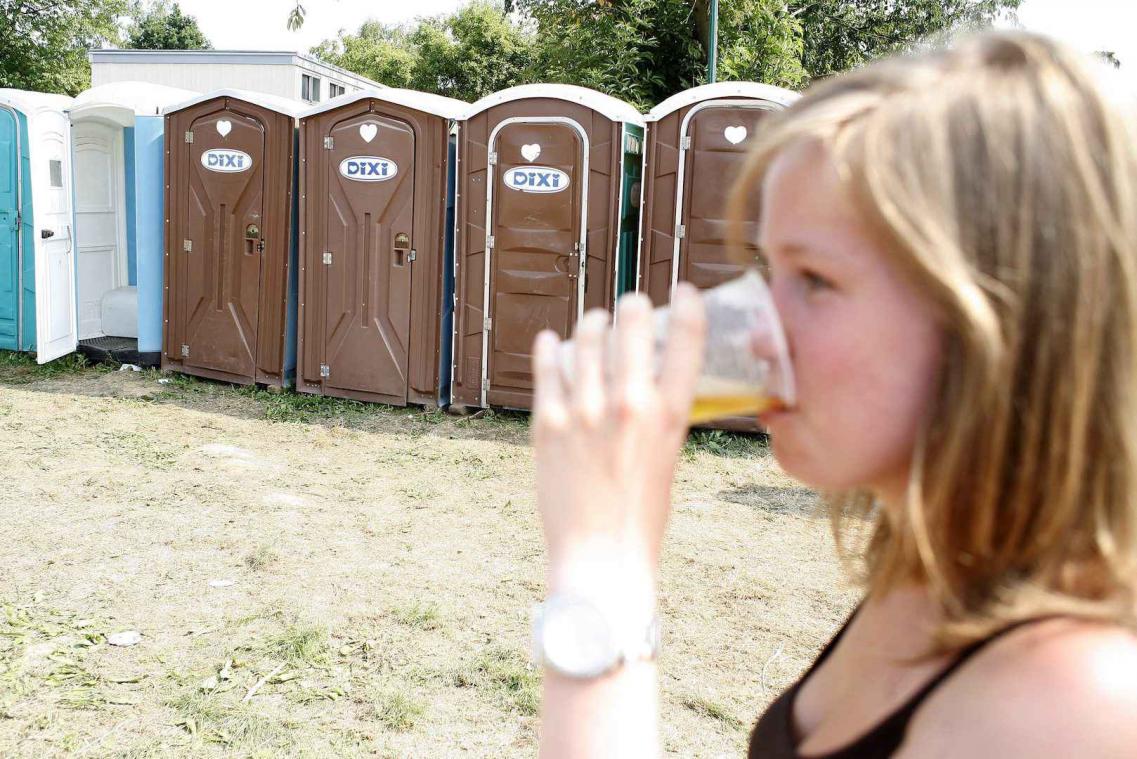Poll: zou jij betalen voor een privé-toilet op een festival?