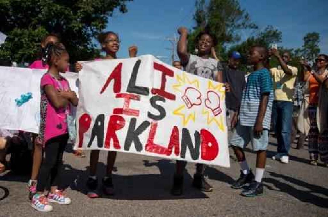 Tienduizenden mensen bewijzen Muhammad Ali laatste eer in Louisville