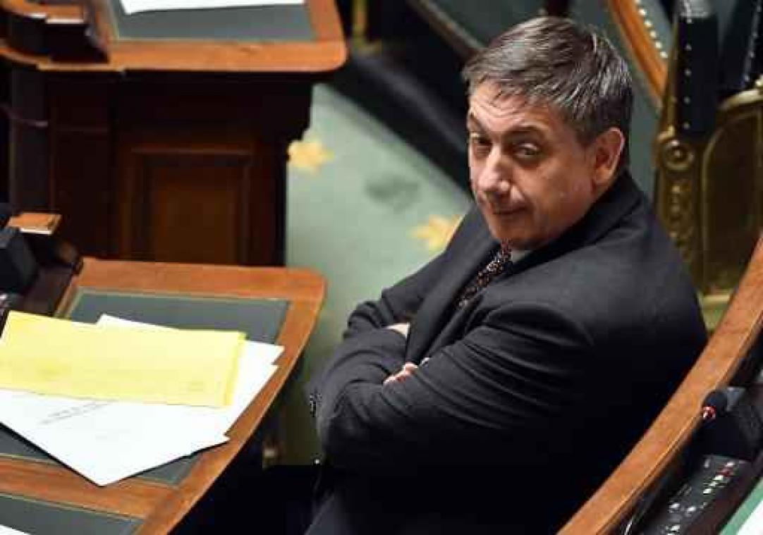 "Fusie Brusselse politiezones aanmoedigen, maar niet verplichten" (Jambon)