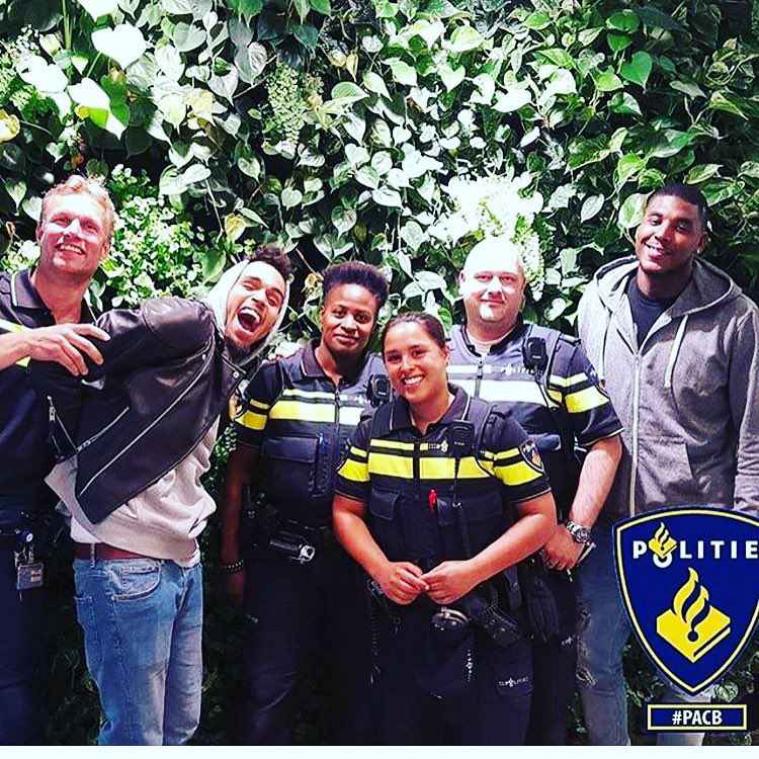 Chris Brown moet meekomen met Amsterdamse politie