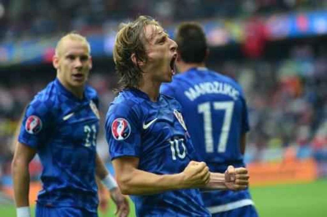 Luka Modric knalt Kroatië voorbij Turkije