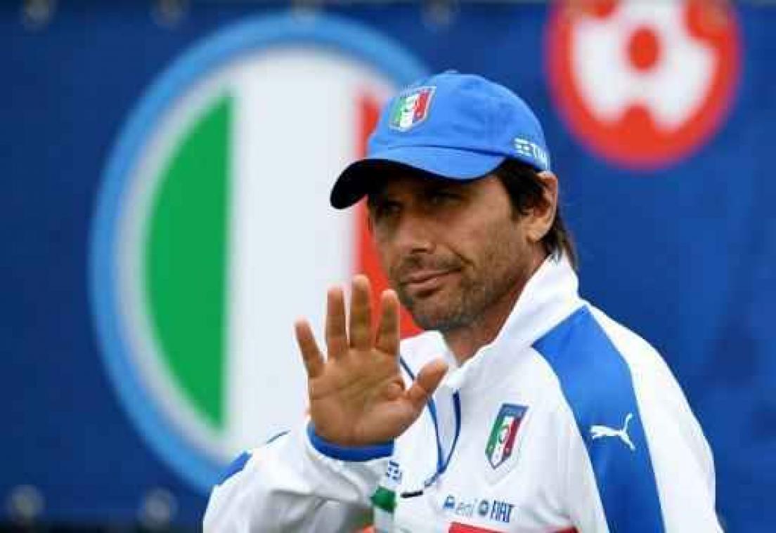 EK 2016 - Antonio Conte vol lof over Rode Duivels