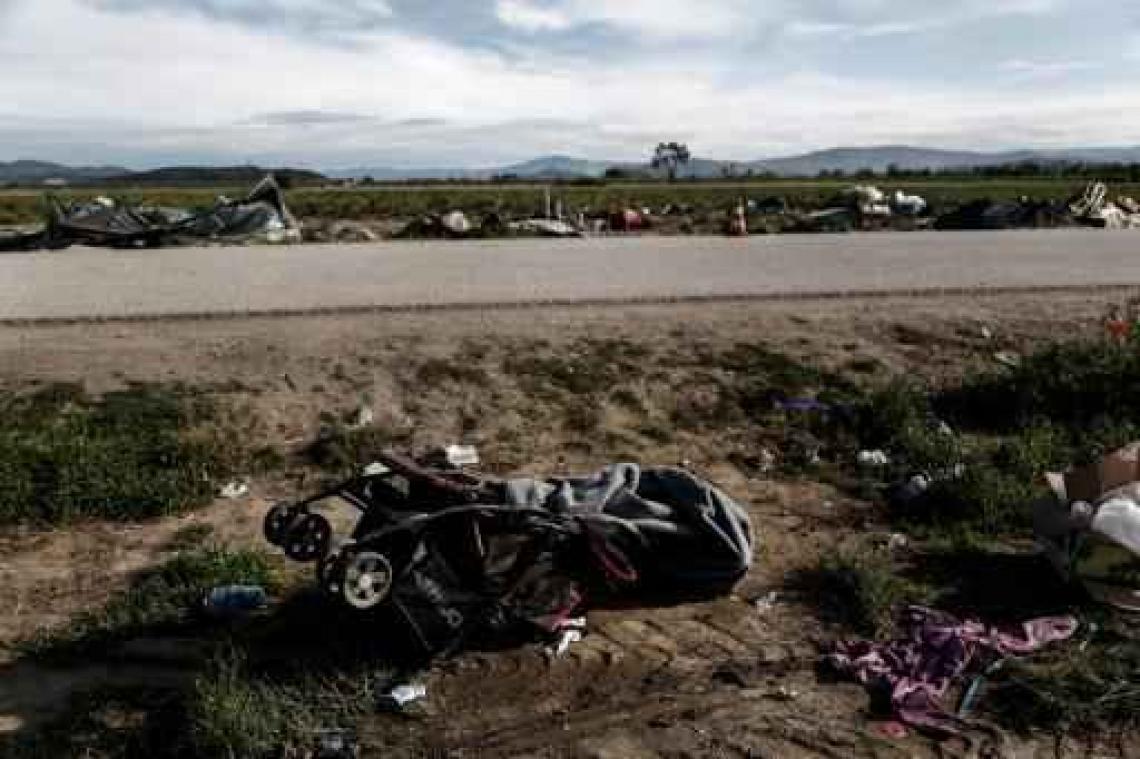 Griekse politie ontruimt satellietkamp van Idomeni