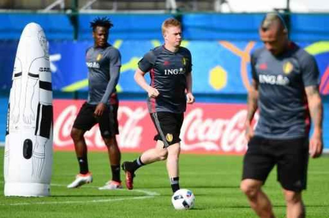 Twaalf Rode Duivels op trainingsveld