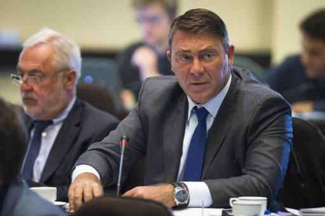 MR vraagt onmiddellijke behandeling voorstel om hulpagenten te bewapenen