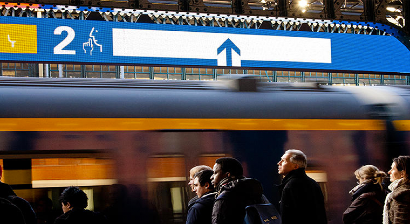 Display in het station wijst reizigers de minder drukke wagons aan