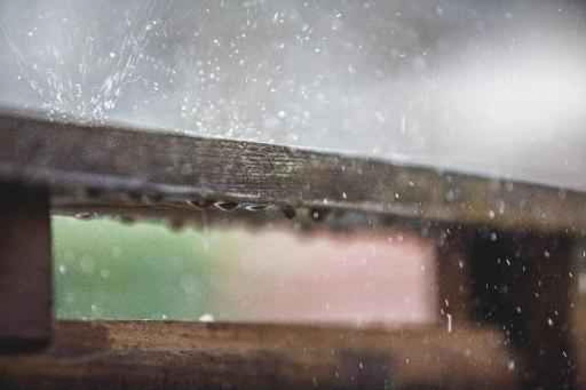 Regen- en onweersbuien mogelijk