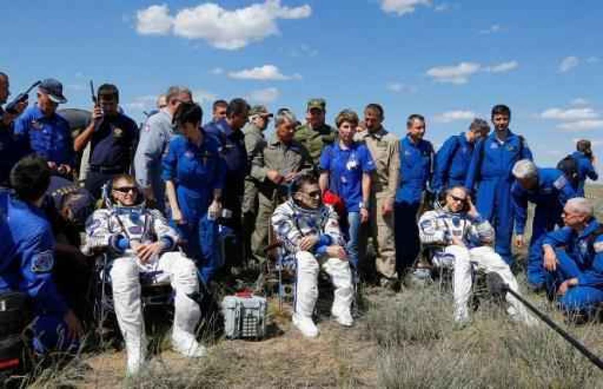 Drie astronauten veilig geland op aarde na zes maanden in ISS