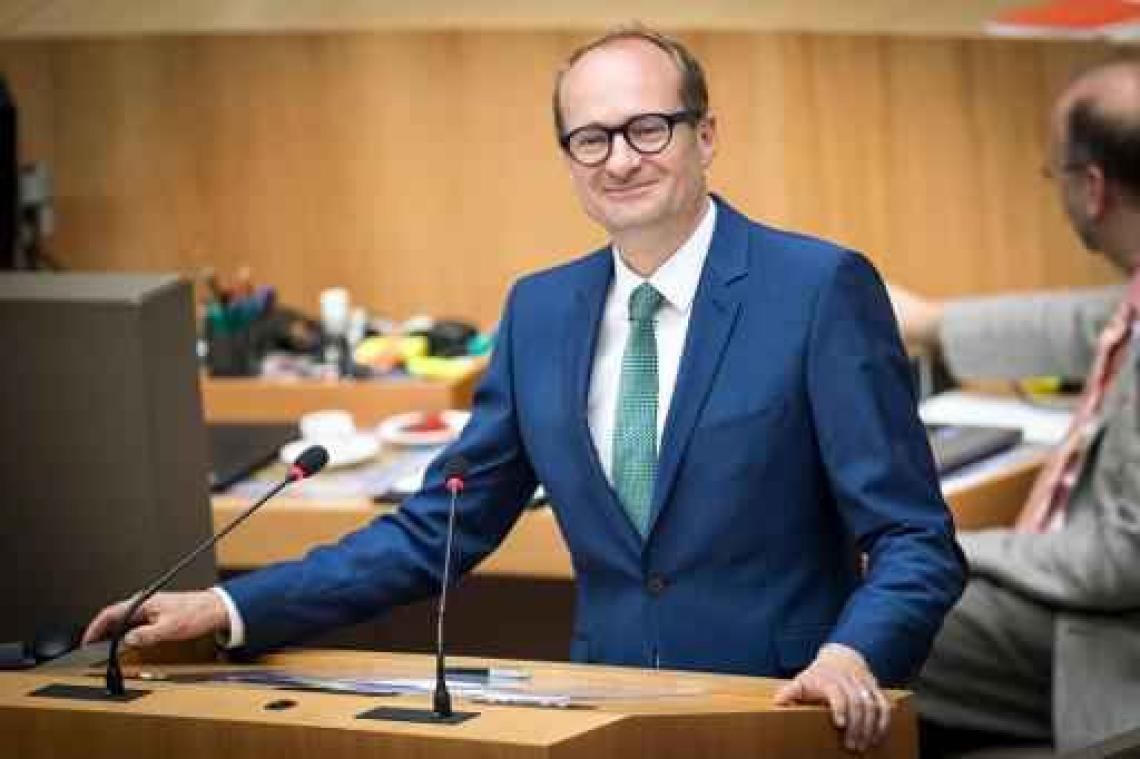Minister Weyts lanceert #shareoursmile-campagne op Brussels Airport