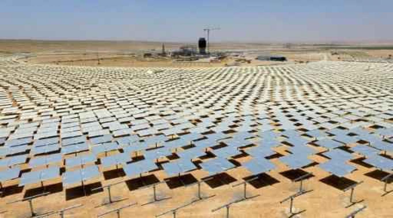 Israël bouwt gigantische zonne-energiecentrale in Negevwoestijn