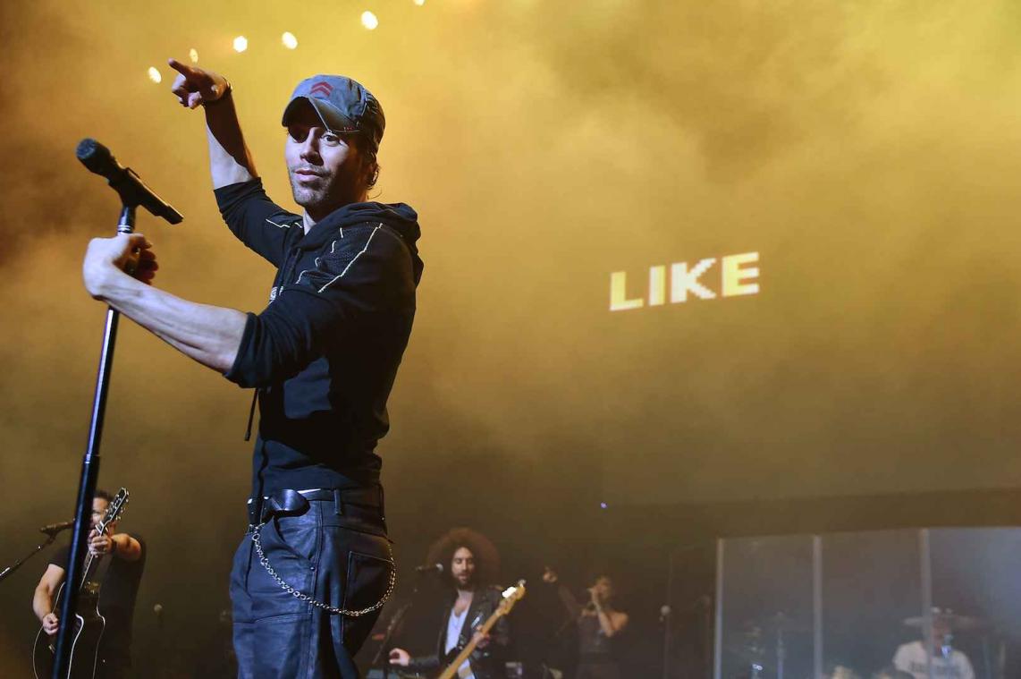 Enrique Iglesias krijgt het aan de stok met security
