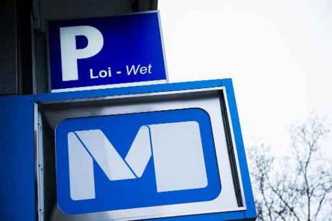 Mensen zonder papieren manifesteren in Brussel voor regularisering door werk