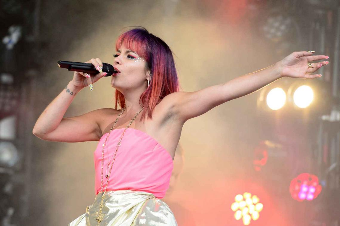 Stalker betrapt Lily Allen op overspel