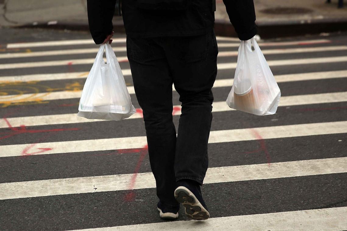 Betalende plastic zakjes beroeren de gemoederen