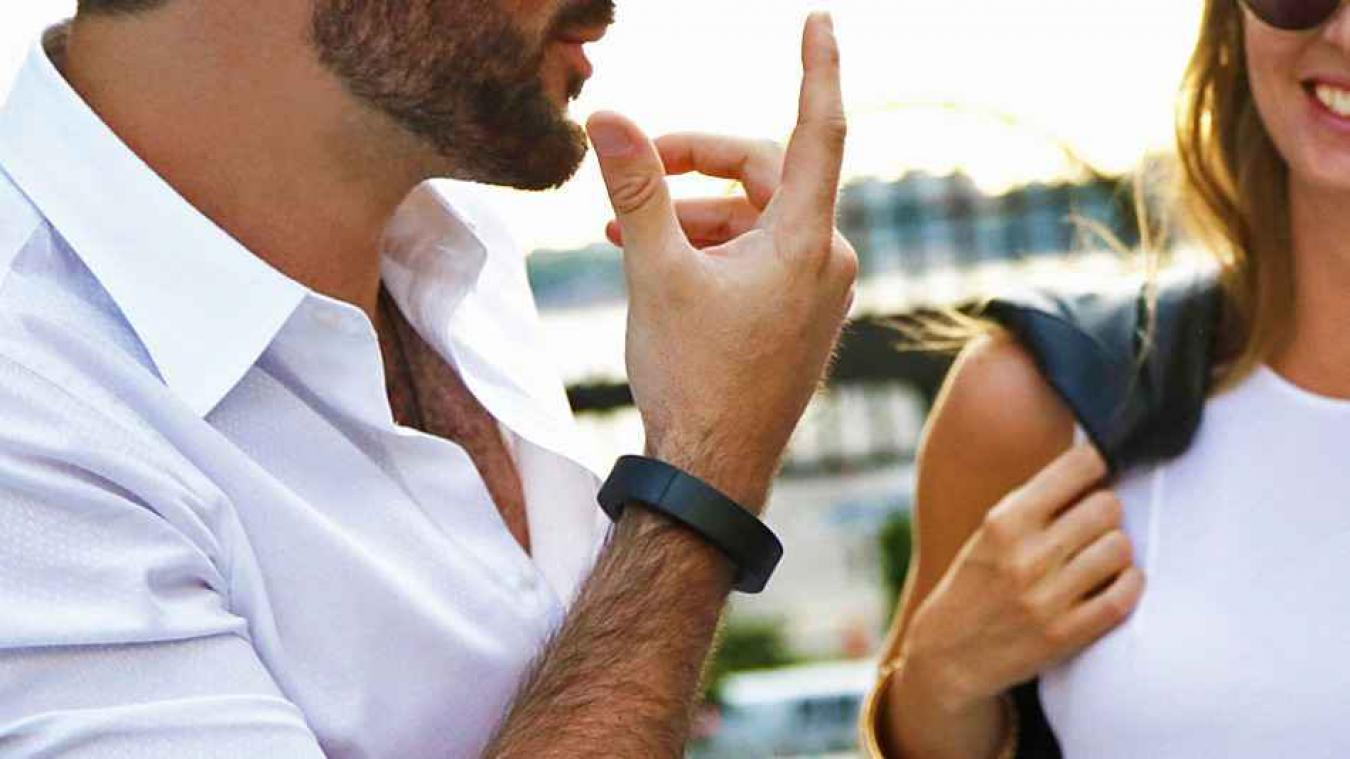 Stijlvolle armband van Q Designs laadt je smartphone op waar en wanneer je wil