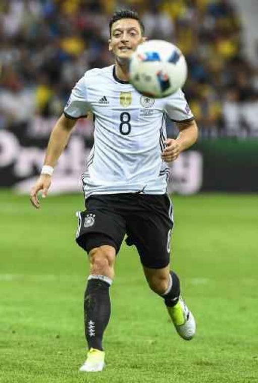 EK 2016 - Özil 'Man van de Match' in Noord-Ierland tegen Duitsland