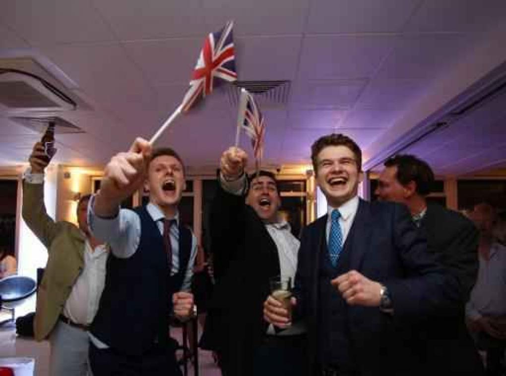 Brits EU-referendum - 'Leave' loopt uit, 200 bureaus geteld
