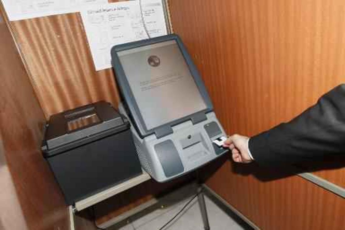 Brussel stemt voortaan elektronisch met papieren bewijs