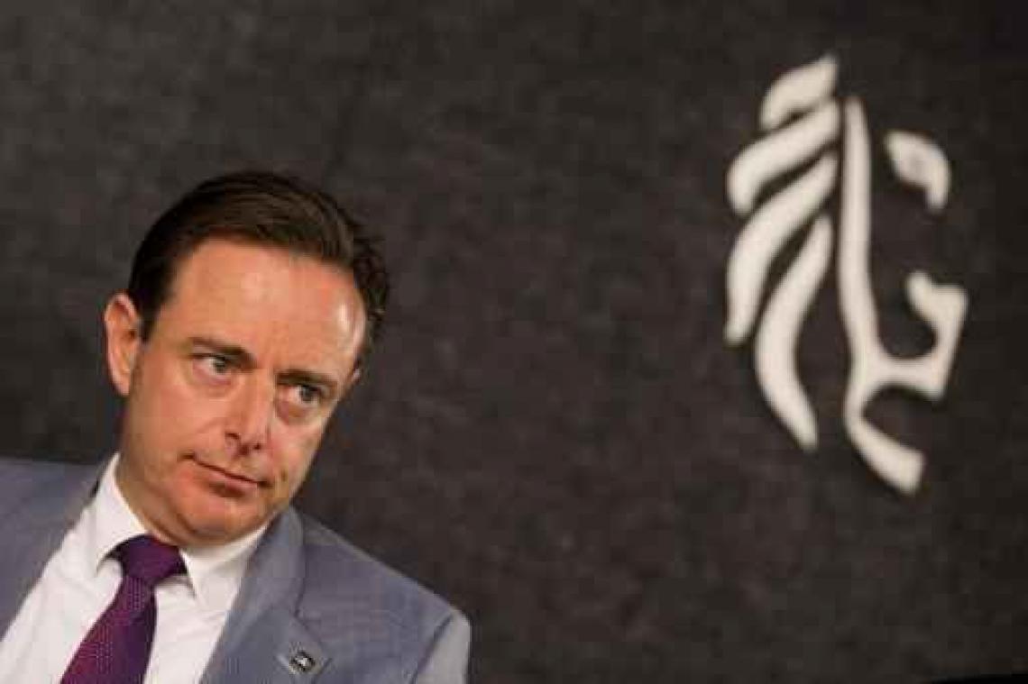 De Wever: "Hooghartige verklaringen van Juncker dragen niets bij"