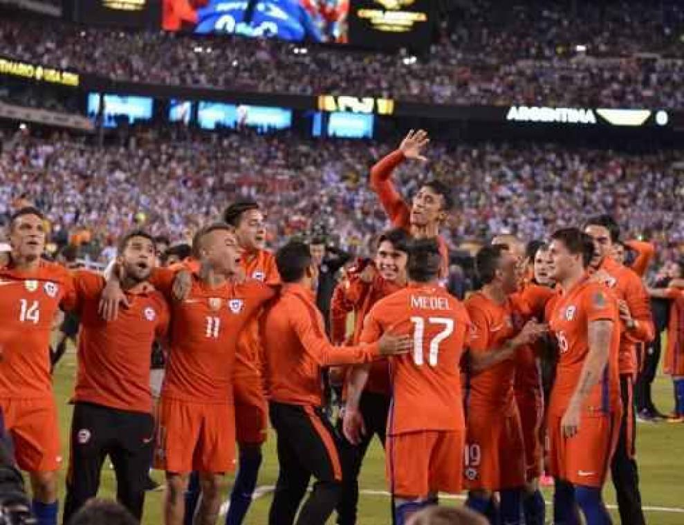Copa America - Chili wint Copa America na strafschoppen