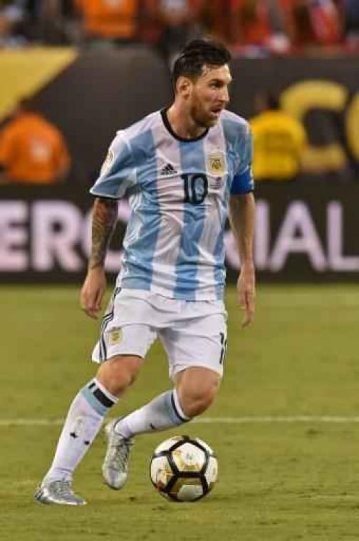 Argentijnse president en Diego Maradona vragen Messi voor Argentinië te blijven spelen