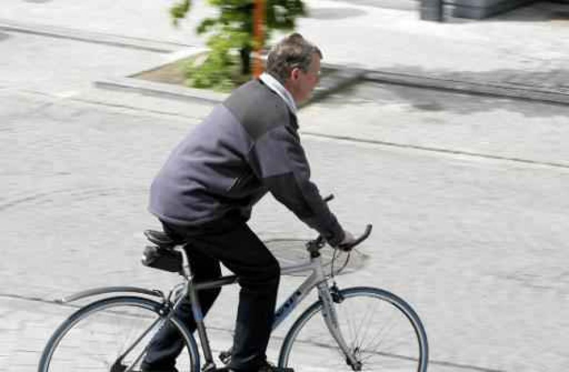 Steeds meer werkgevers geven fietsvergoeding of gratis openbaar vervoer
