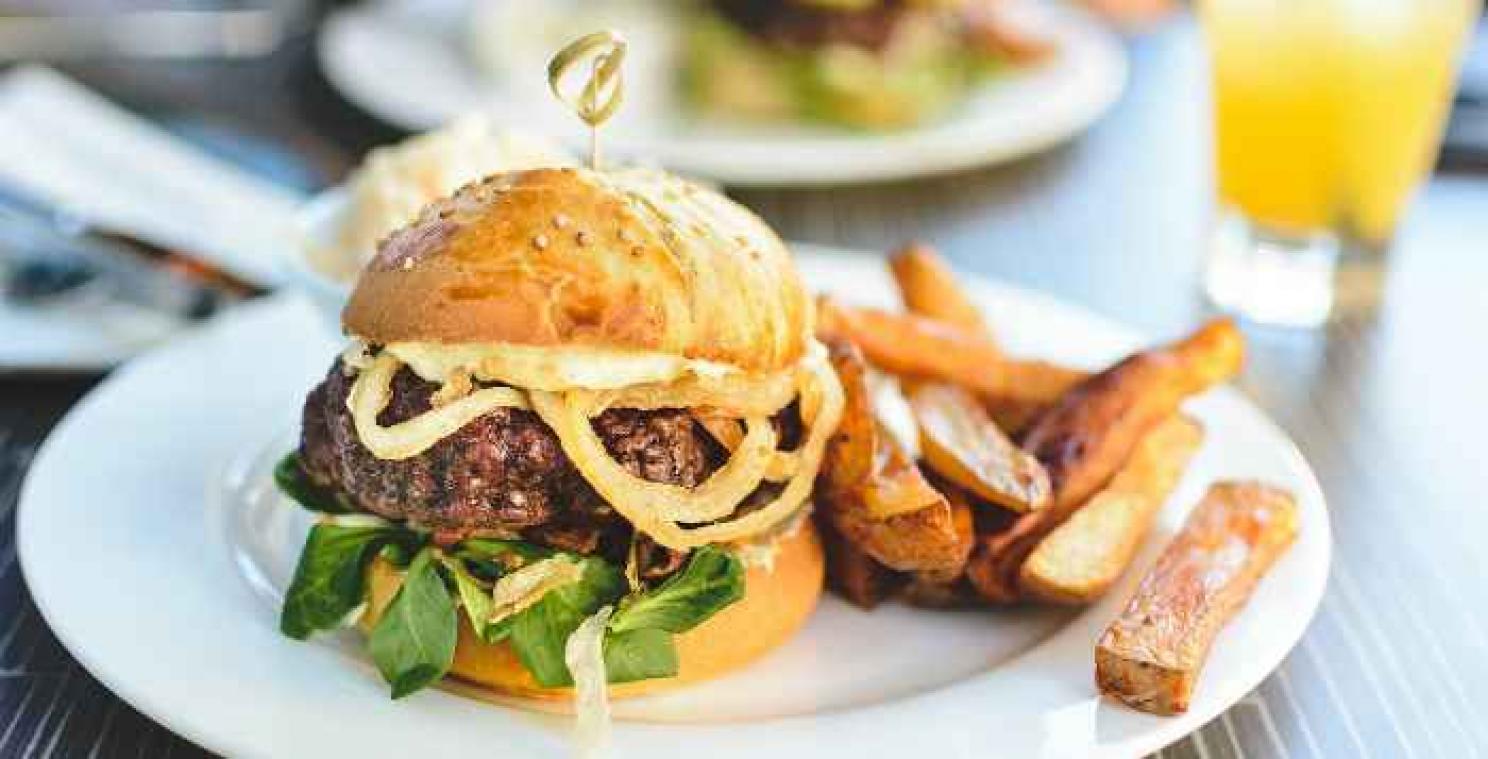 Restaurantketen belooft leven lang gratis burgers in ruil voor naamsverandering