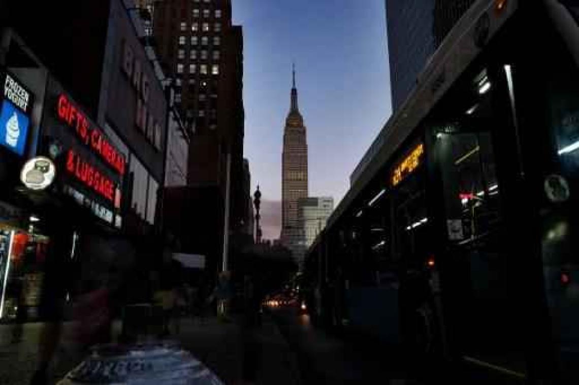 Aanslag Istanboel - Verschillende gebouwen wereldwijd kleuren rood en wit na aanslag, dodental stijgt tot 42