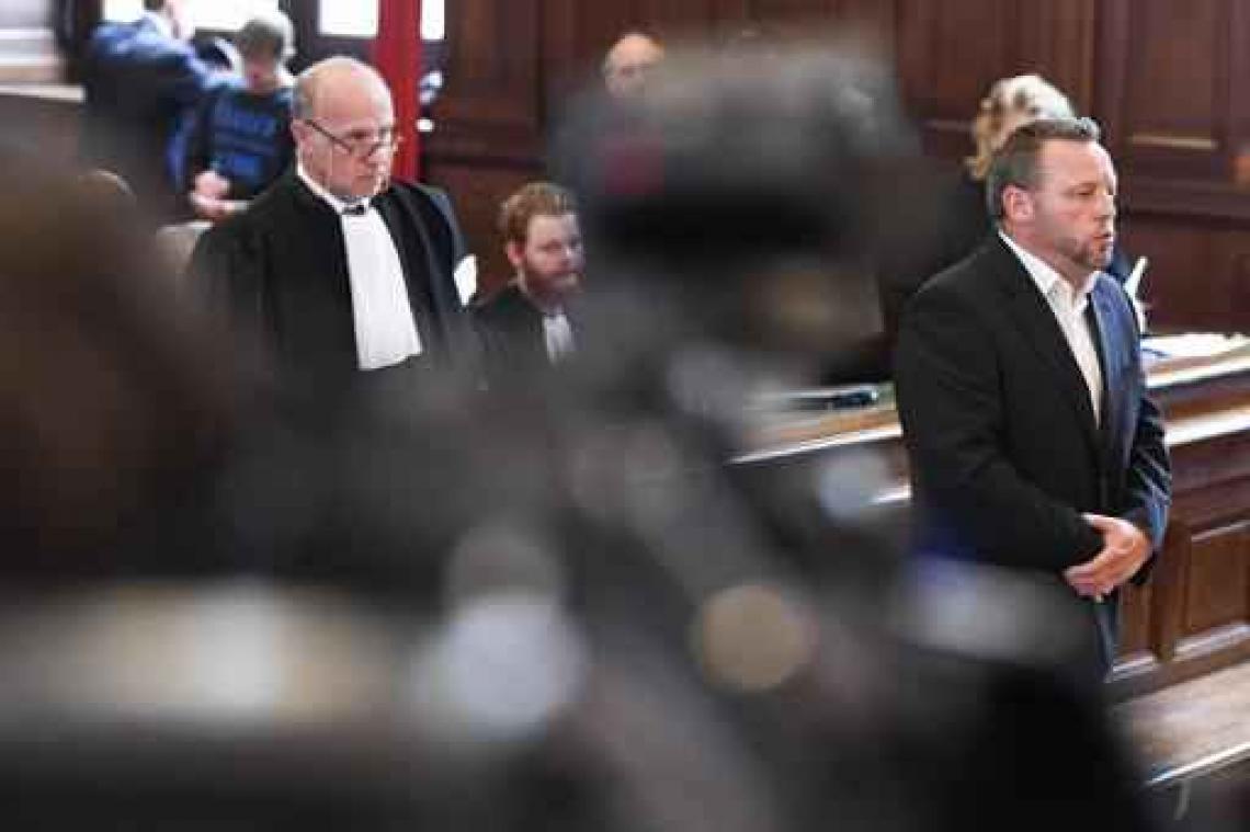 Betoger die politiecommissaris neersloeg, veroordeeld tot 2 jaar cel met probatie-uitstel