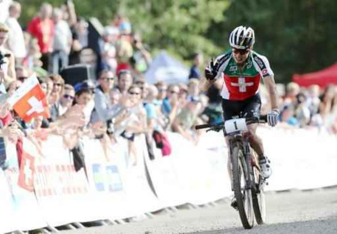 WK mountainbike - Nino Schurter kroont zich vijfde keer tot wereldkampioen