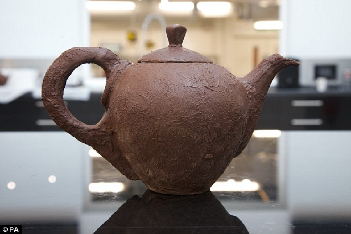 Chocolade theepot niet zo nutteloos als gedacht