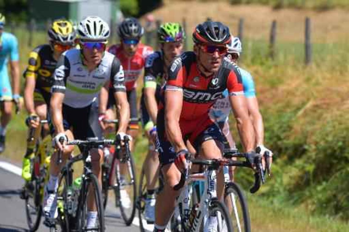 Van Avermaet pakt ritwinst én geel in de Tour
