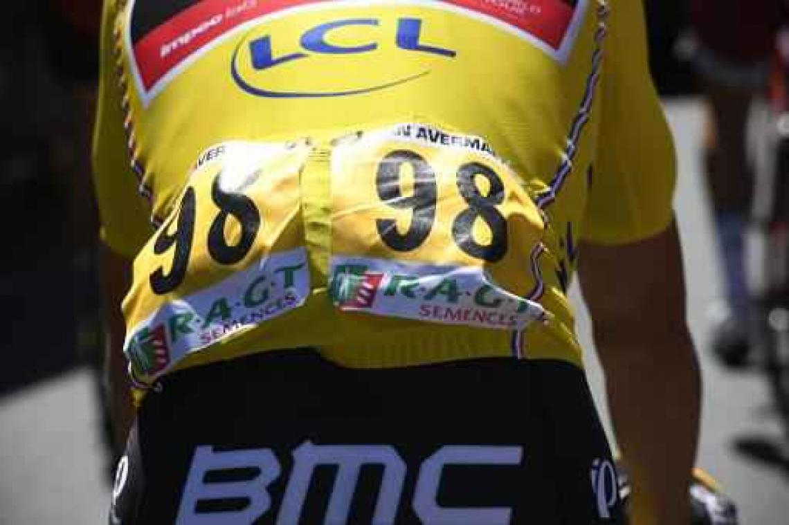 Greg Van Avermaet geniet van de gele trui
