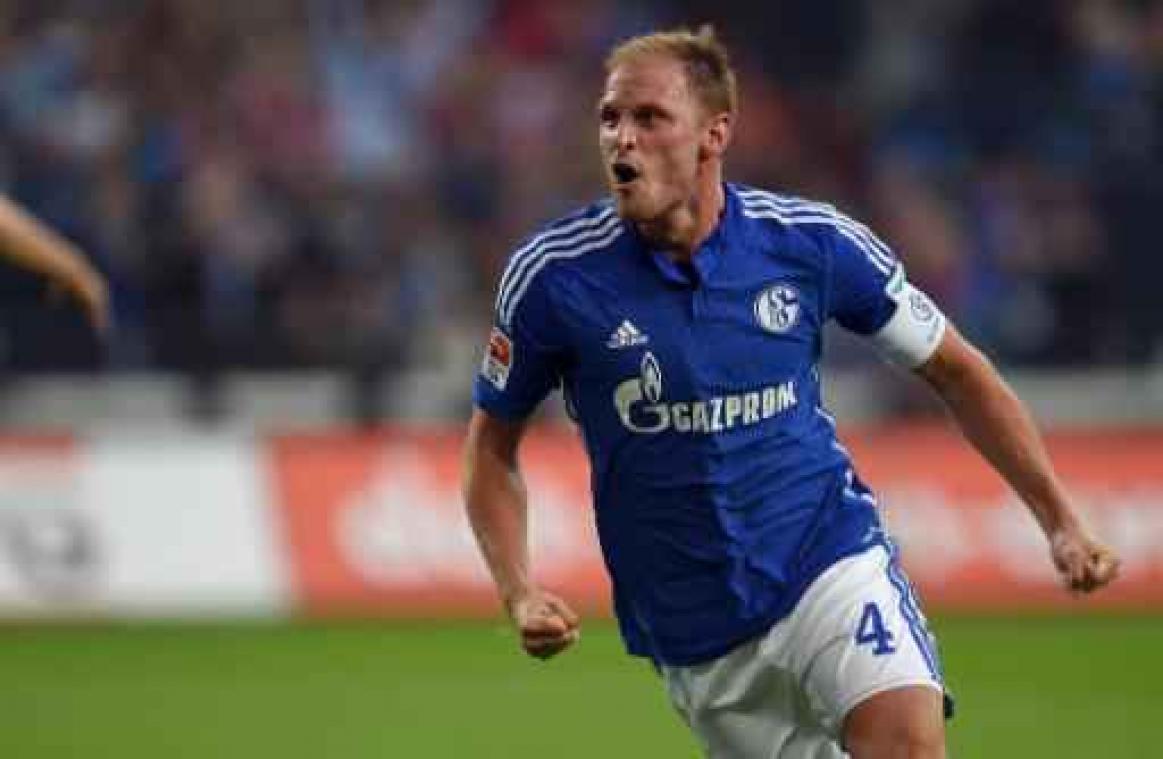 Schalke 04 zonder aanvoerder Höwedes naar Londen